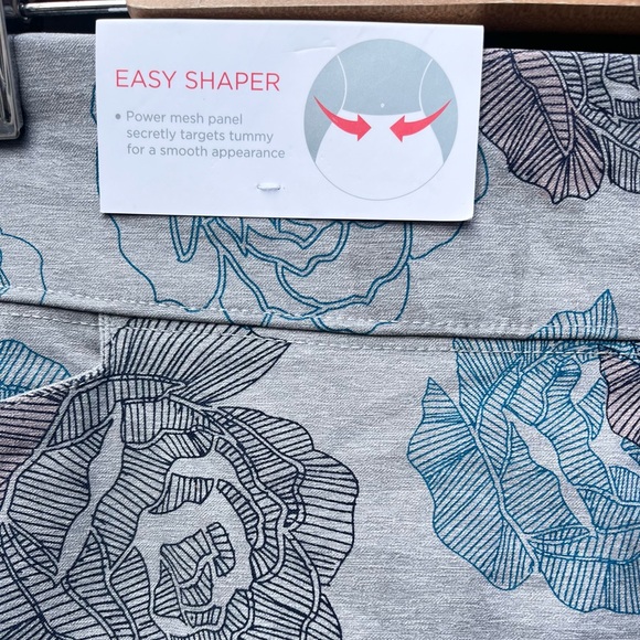 NWT Lady Hagen Missy Tranquil Grey Floral Golf Tennis Skirt Skort - Picture 3 of 7